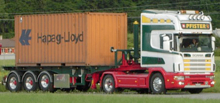 Erste Container-Transporte